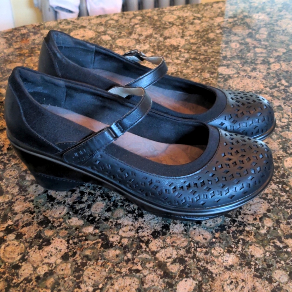 JMU by Jambu chunky sole Mary Janes size 11 black